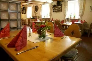 Hotelli Gasthaus Zur Linde