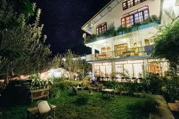 ペンション Orchards House  The Hidden Tribe