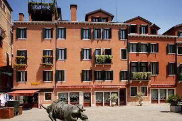 هتل Palazzo Del Giglio