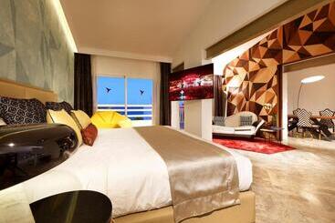 Ushuaïa Ibiza Beach Hotel - Adults Only