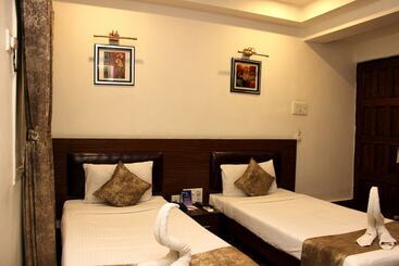 The Pearl Hotel, Kolkata