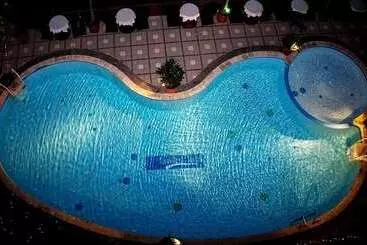 酒店 Travellers Suites Serviced Apartments