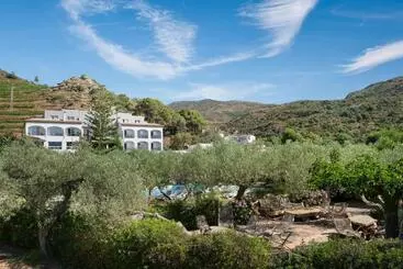 هتل Cala Joncols