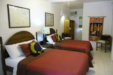 Hotel Creekside Oasis