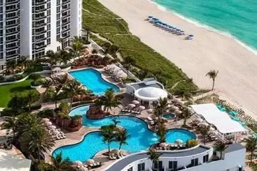 ホテル Crystal Palms Beach Resort
