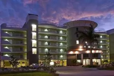 Hotelli Crystal Palms Beach Resort