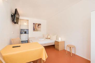 Hotelli Pension Carl Aschheim