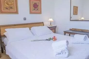 アパートホテル Corfu Aquamarine