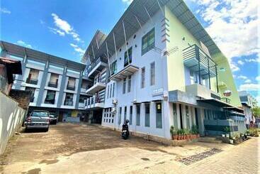 酒店 Lodgins Wahyu Pelita