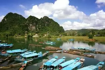 هتل Phong Nha Riverlife Homestay  Hostel