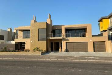 تختخواب و صبحانه Mukulela