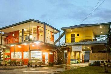 Отель Reddoorz@em Pensiontel Butuan City