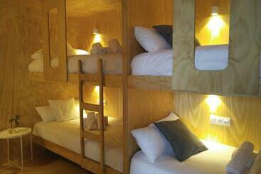 Общежитие Area Surf House