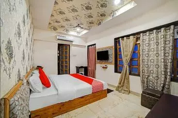 Otel Oyo 82418 Radhika Palace