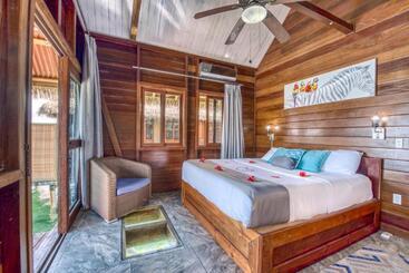 Azul Over The Water Resort