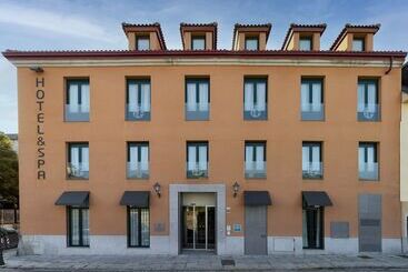 هتل Ar Isabel De Farnesio