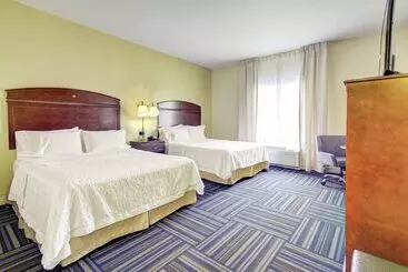 בית מלון כפרי Hampton Inn & Suites Alexandria