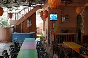 Bed and Breakfast Friends Clubhouse 1 Beside Cafe Toto S