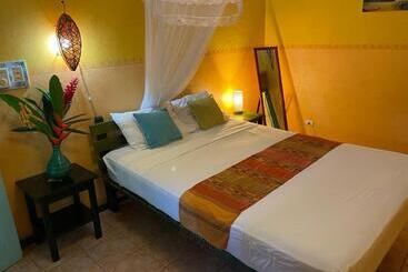 Hotel Cabinas Guarana