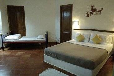 Country Club Wildlife Resort