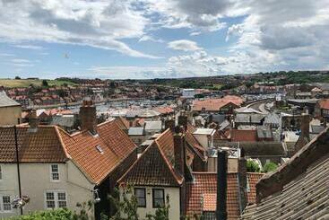 هتل The Little Angel