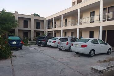 호텔 Yaash Valladolid