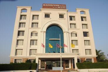 Hotell Madhuvan Suites By Blues