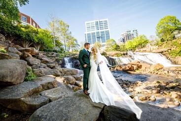 فندق Grand Bohemian Lodge Greenville, Autograph Collection