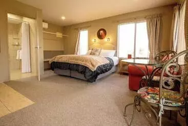 Blue Ridge Studios And Bed & Breakfast