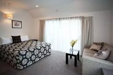 Cable Court Motel