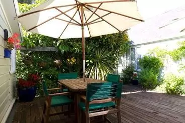 Отель Cambria House