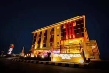 Hotelli Grand Parama