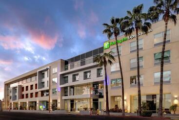 هتل Holiday Inn Express & Suites   Glendale Downtown