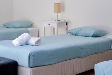 בית מלון כפרי Peniche Surfcamp Hostel