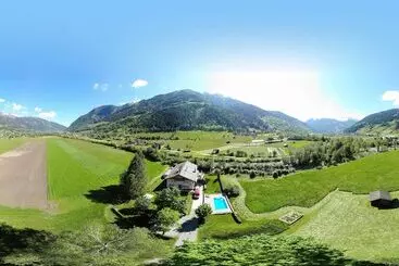 ツーリストアパートメント Landhaus Angerhof