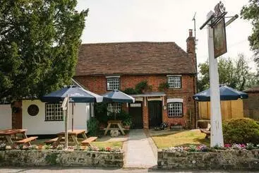 ペンション The George And Dragon Pub