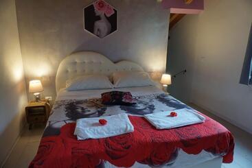 펜션 Notte Rosa Suites & Relax