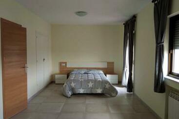 پانسیون La Villa Hostal