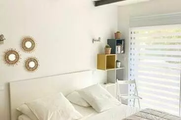 Pensjonat Chambre Indépendante Avec Terrasse Privée Et Piscine