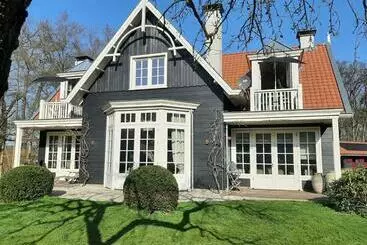 Aamiaismajoitus (B&B) Huize Koempoelan