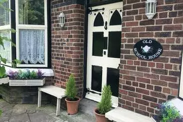 پانسیون The Old School House