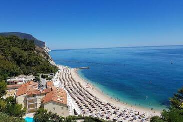 Pensjonat Eden Conero Camere Numana Centro