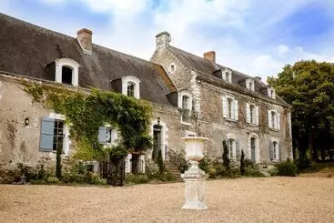 Majatalo La Fontaine Du Mont