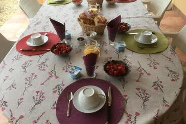 تختخواب و صبحانه Chez Bernadette Et Victor