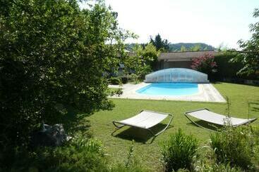 بنسيون Iaorana