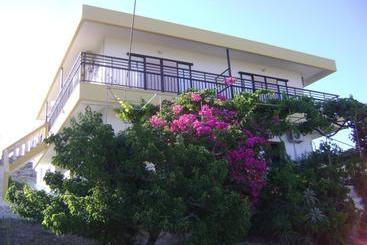 آپارتمان‌های توریست‌ها Panormitis Studios