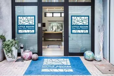 ペンション Little Square Arona