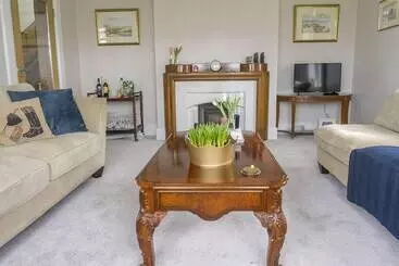 پانسیون Larkhill House