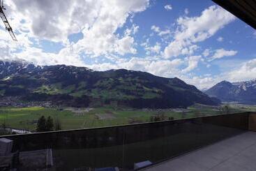 アパートホテル Seven Reasons / Panorama View