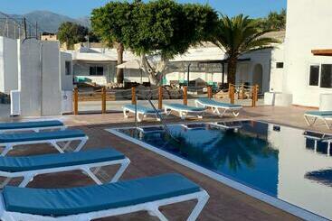 הוסטל The Tree House Tenerife